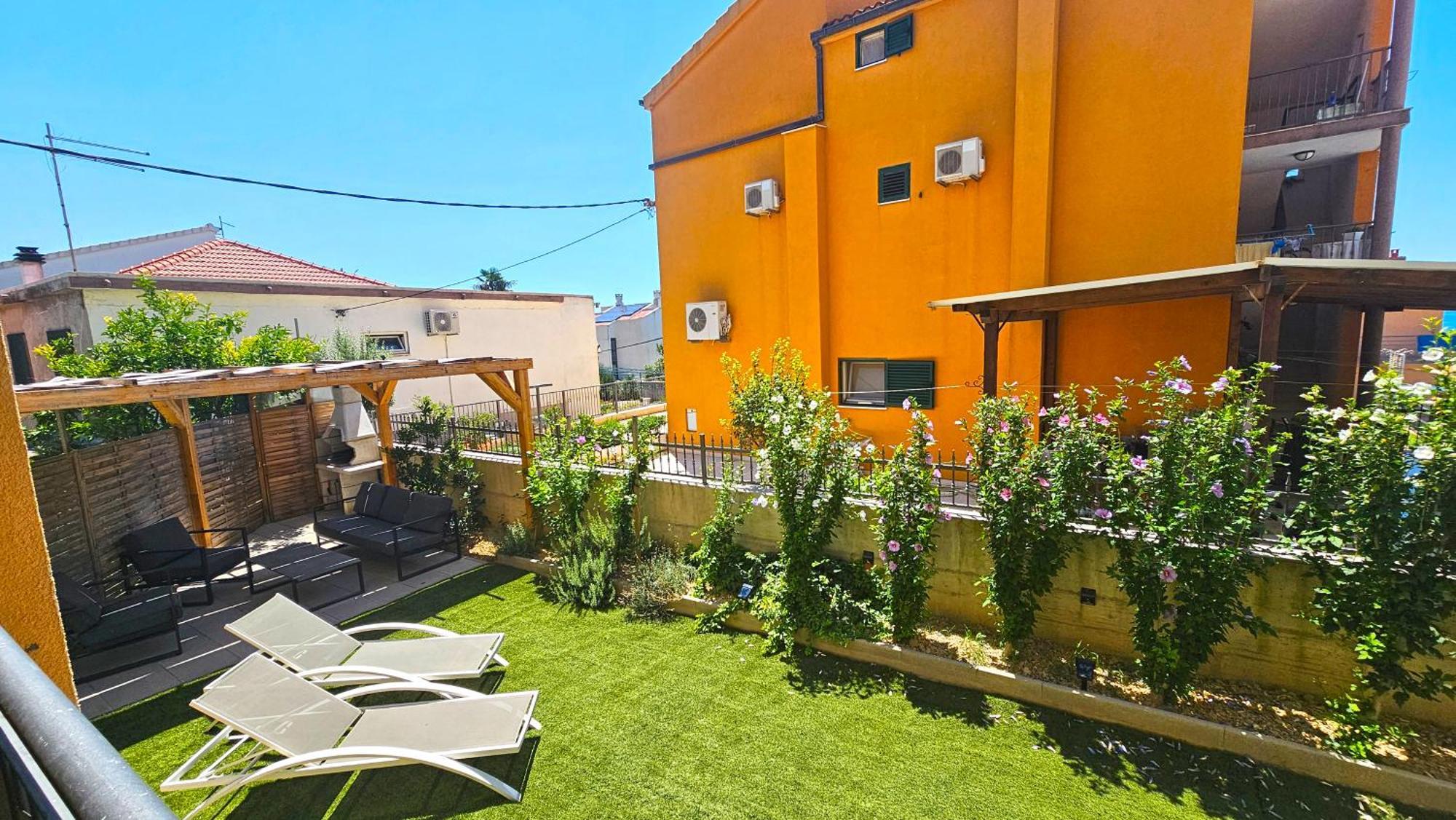 Harmony Split Apartment *
